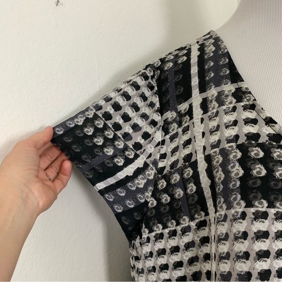 Thakoon Semi Sheer Short Sleeve Geometric Ruffle Hem Top XL Black White Gray - Picture 5 of 13